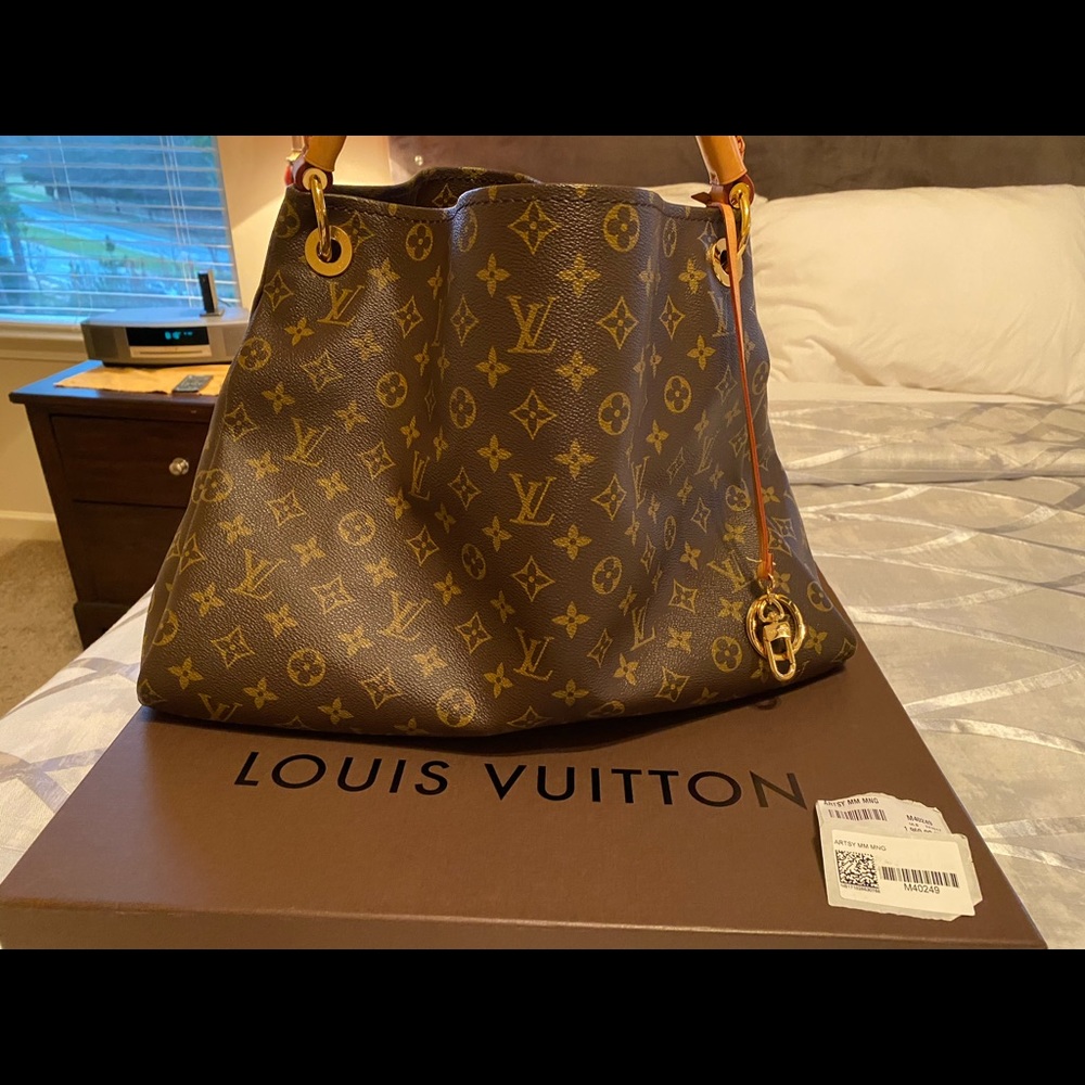 Louis Vuitton ARTSY MM MNG